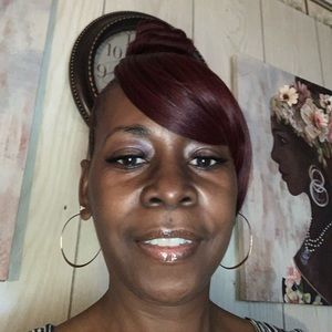 Meet your Posher, Elaine